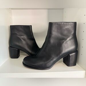 VINCE Maggie Boot Bootie Black EUC Size 8.5